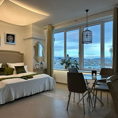 Panorama Apartment *
