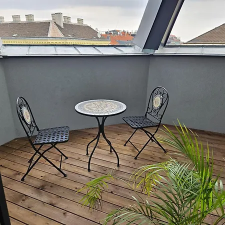 Corner Rooftop 24 *