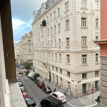 Mariahilfer Street Apartment
