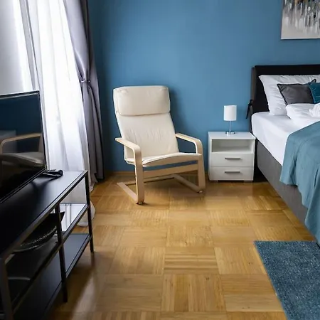 Apartment The Blue Near The U2 *