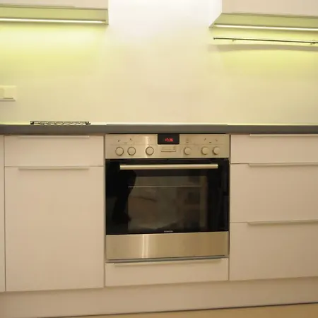 Completely Renovated 16 - Easy Self Check In Apartment