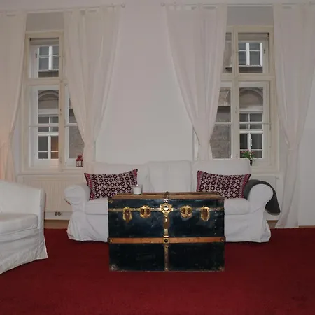 Beautiful Flat Top-17 Vienna