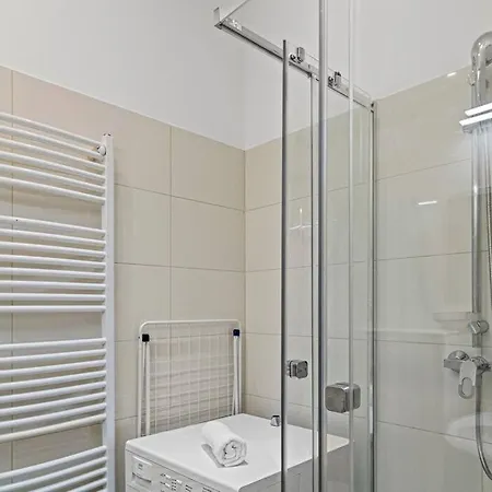 Modern Near Center 1br * Vienna