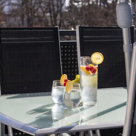 Noblenest: Terrasse - Netflix - Kaffee Vienna