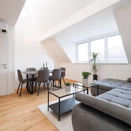 Symphony 41 - Modern Loft With Terrace And Grill In Location