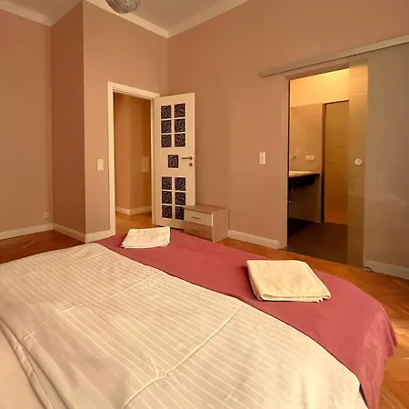 Aurellia Serviced Apartments *