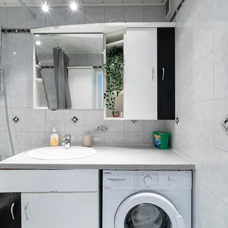 Apartment Two Bedrooms - 85 Squaremeters - 4 Min To U6 Dresdner Str
