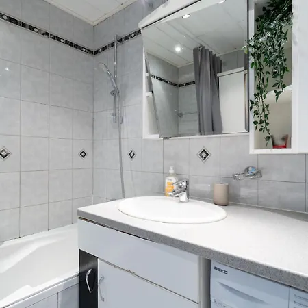 Two Bedrooms - 85 Squaremeters - 4 Min To U6 Dresdner Str *