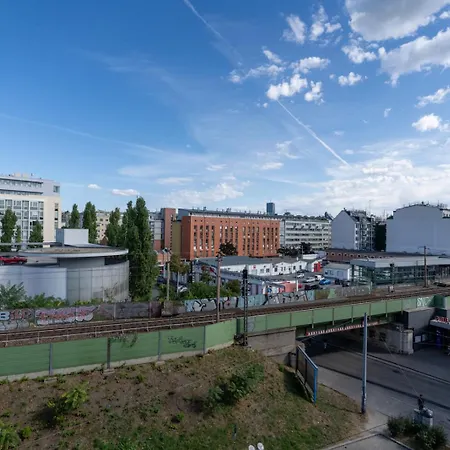 Two Bedrooms - 85 Squaremeters - 4 Min To U6 Dresdner Str Apartment