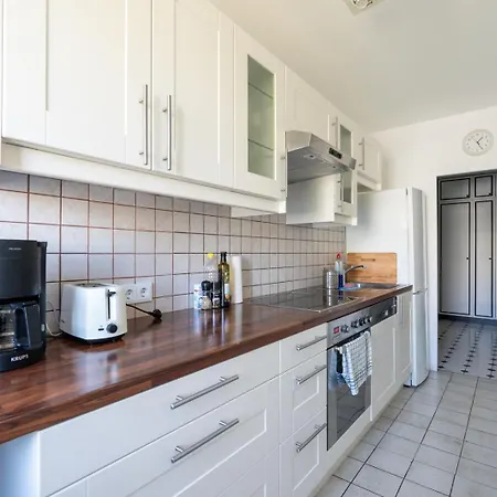 Two Bedrooms - 85 Squaremeters - 4 Min To U6 Dresdner Str Apartment *