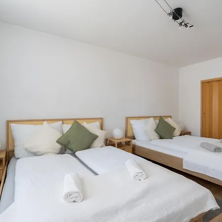 Apartment Two Bedrooms - 85 Squaremeters - 4 Min To U6 Dresdner Str