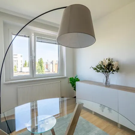 Two Bedrooms - 85 Squaremeters - 4 Min To U6 Dresdner Str Apartment