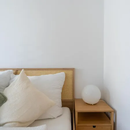 Two Bedrooms - 85 Squaremeters - 4 Min To U6 Dresdner Str Apartment *