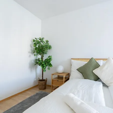 Apartment Two Bedrooms - 85 Squaremeters - 4 Min To U6 Dresdner Str *