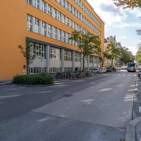 Two Bedrooms - 85 Squaremeters - 4 Min To U6 Dresdner Str Apartment *