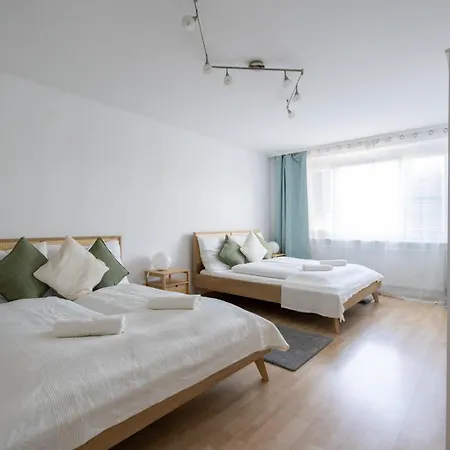 Two Bedrooms - 85 Squaremeters - 4 Min To U6 Dresdner Str