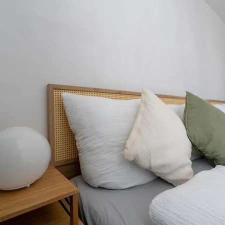 Two Bedrooms - 85 Squaremeters - 4 Min To U6 Dresdner Str Apartment *