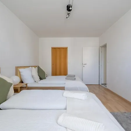 Two Bedrooms - 85 Squaremeters - 4 Min To U6 Dresdner Str Apartment Vienna