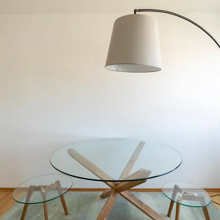 Two Bedrooms - 85 Squaremeters - 4 Min To U6 Dresdner Str Apartment