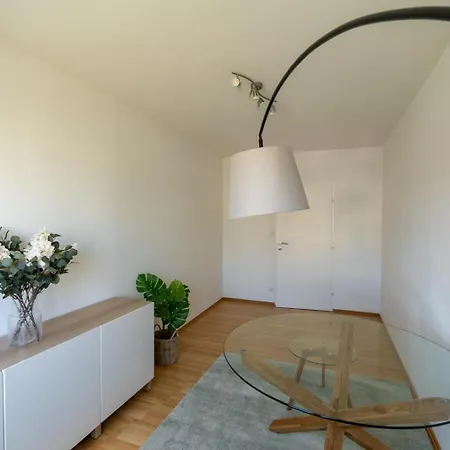 Two Bedrooms - 85 Squaremeters - 4 Min To U6 Dresdner Str *