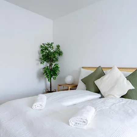 Apartment Two Bedrooms - 85 Squaremeters - 4 Min To U6 Dresdner Str *