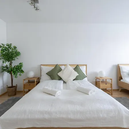 Two Bedrooms - 85 Squaremeters - 4 Min To U6 Dresdner Str Apartment *