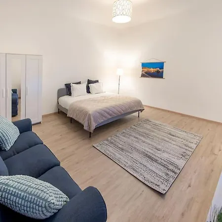 Second District Charming Flat Apartment *