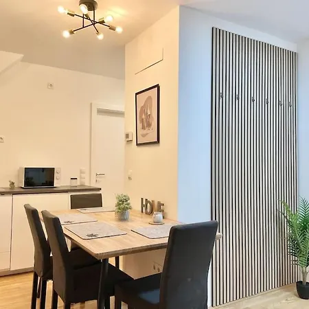 Modern Rooftop With Free Parking Apartment *