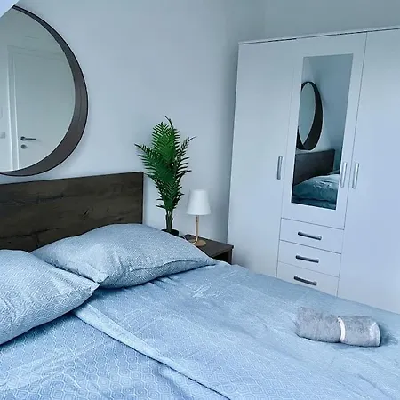 Modern Rooftop With Free Parking Apartment *