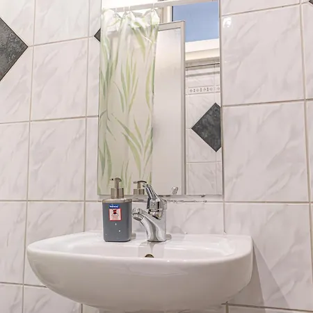 Apartment Budget Well Connected To The Whole