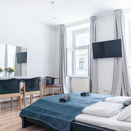 Budget Well Connected To The Whole Apartment *
