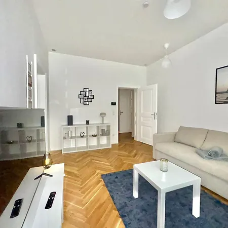 Ar Living & * Vienna
