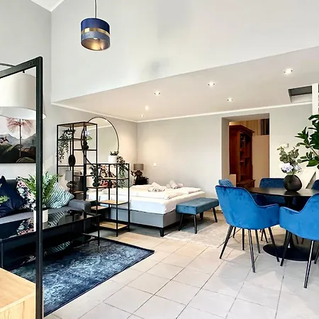 Apartment, Central, 2 Min To U4 Apartment *