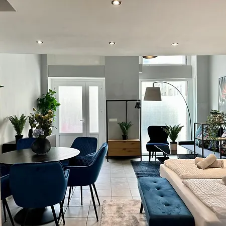 Apartment, Central, 2 Min To U4 Apartment