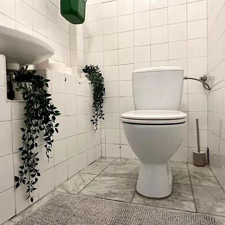 Apartment, Central, 2 Min To U4