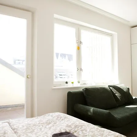 Central Rooftop With Balcony Apartment *
