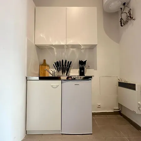 Apartment, Central, 2 Min To U4
