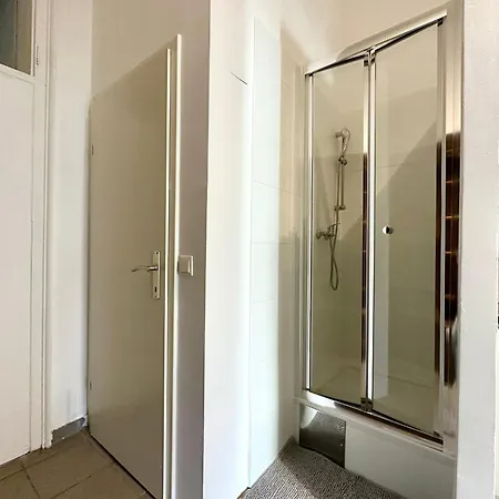 Apartment, Central, 2 Min To U4