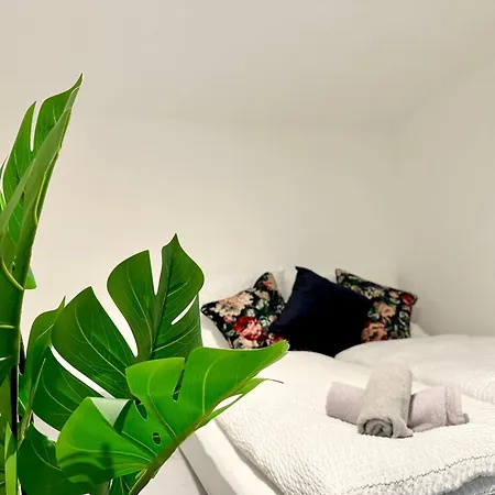 Apartment, Central, 2 Min To U4 Apartment *