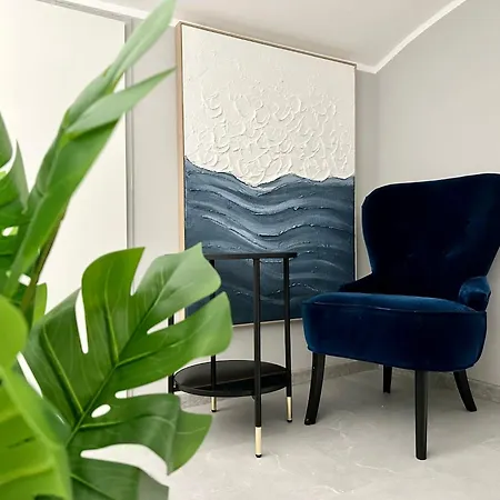 Apartment, Central, 2 Min To U4