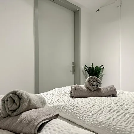 Apartment Apartment, Central, 2 Min To U4 *