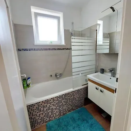 Modern 3 Bedroom Apartment *
