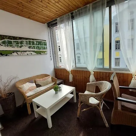 Apartment Modern 3 Bedroom