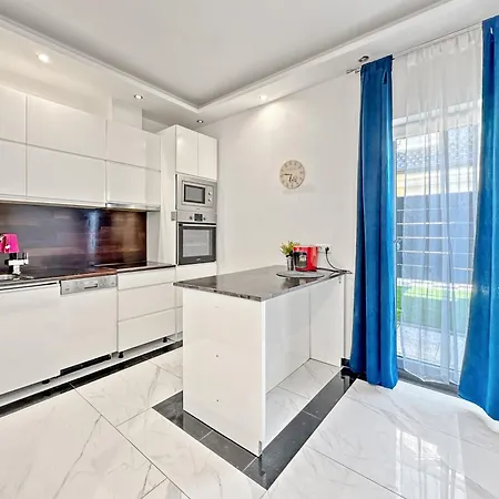 Luxurious In A Quiet Area In Villa
