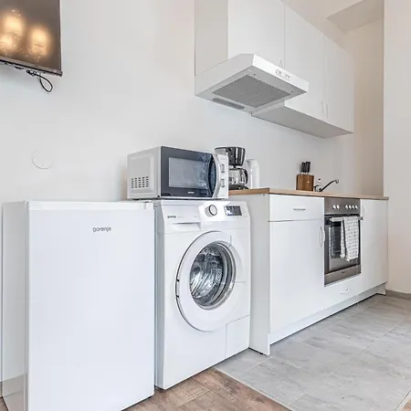 Westbahnhof Kingbed 1br With Ensuite Washer Vienna