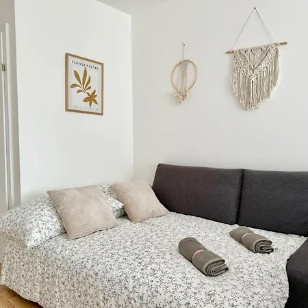 Apartment Modern Premium With Balcony