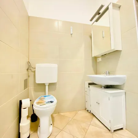 Cozy Studio Lg Apartment *