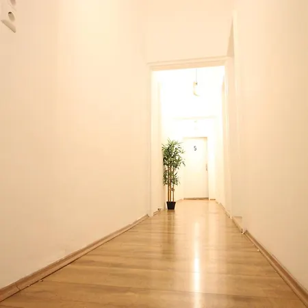 Spacious In Liesing Area Lv6 Vienna