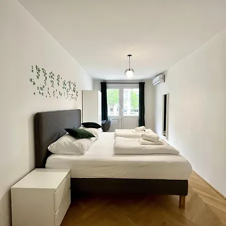 Green Prater *