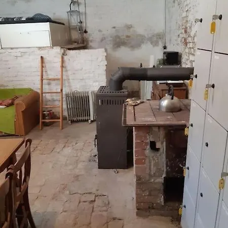 Central Industrial Souterrain Apartment *